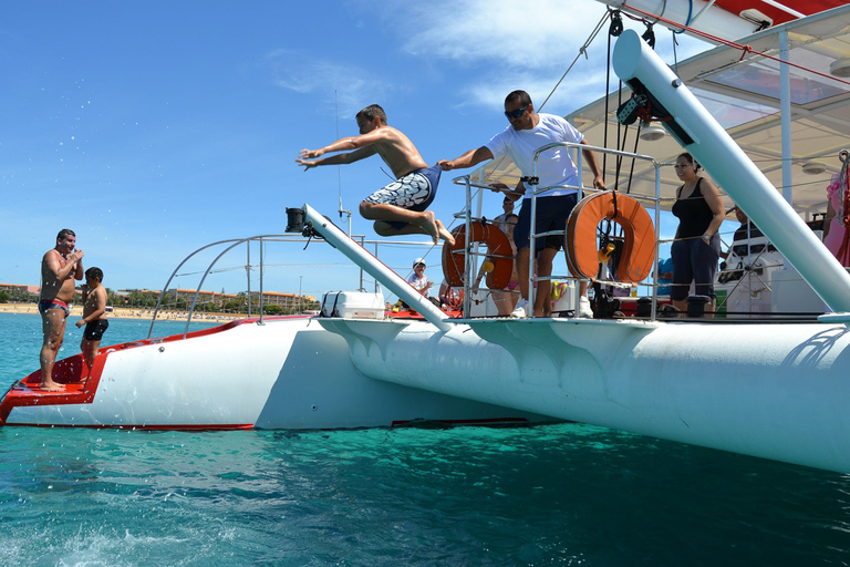 Caleta de Fuste : Expérience de navigation en catamaranOption standard