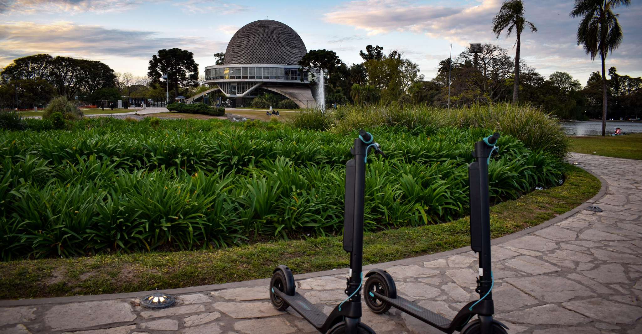 Alquiler de Scooter Eléctrico Buenos Aires - Abril Experiencias - Hizvo