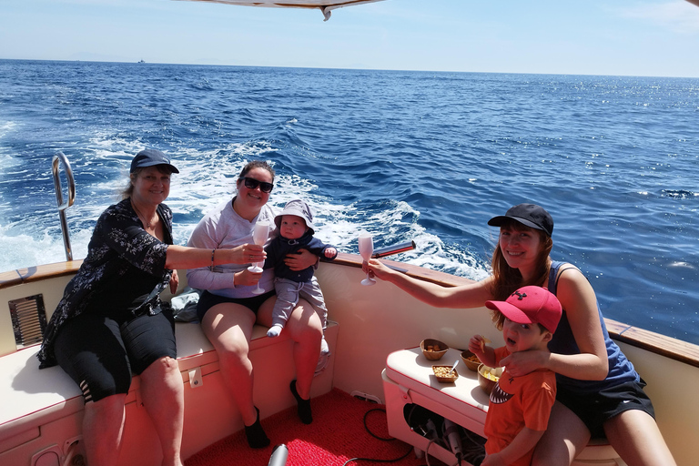 Sorrento: Passeio de barco partilhado em Capri com snorkeling e diversão!