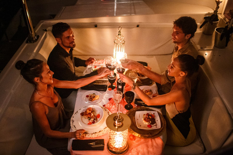 Dîner romantique tout compris à bord d'un luxueux yachtDîner romantique Catamaran 42' Lagoon