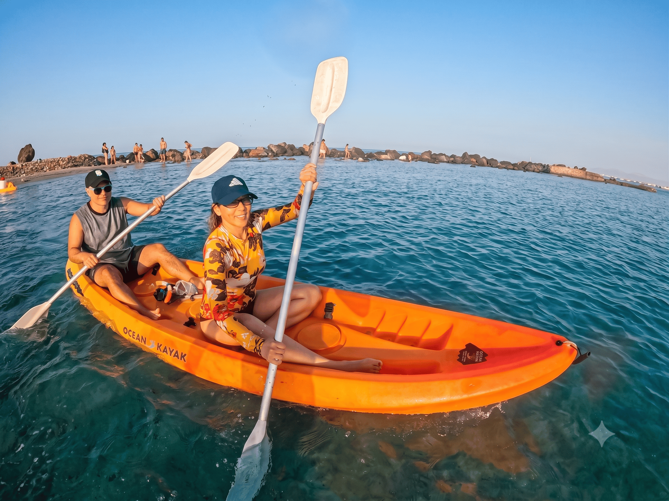 Kajak-Strecke zwischen zwei Meeren bei Sonnenuntergang in La Manga auf dem Mar Menor