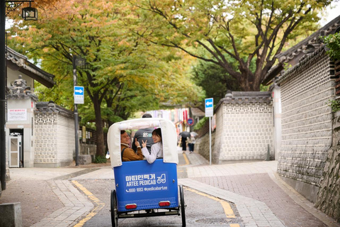 Seul: tour di Bukchon in risciò con snack e voucherSeul: tour in risciò a pedali a Bukchon con snack e voucher