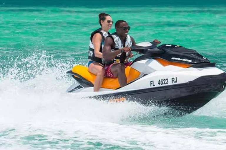 Sansibar: Kiwengwa Beach mit Jet-Ski-Abenteuer.Sansibar: Kiwengwa Beach mit einem Jet-Ski-Abenteuer.