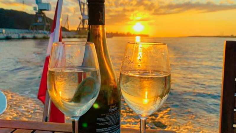 Riga: Tour in barca serale/al tramonto con drink di benvenuto