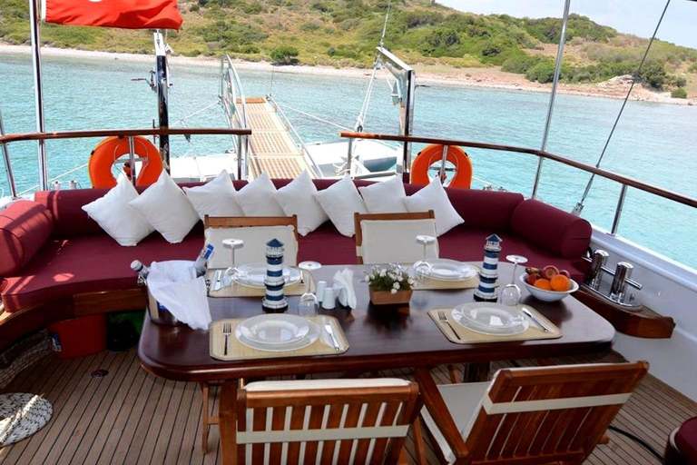 Bodrum: Private Daily Boat Tours with Lunch Included