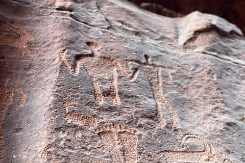 Wadi Rum: Private 2-day photography tour stargazing and jeep