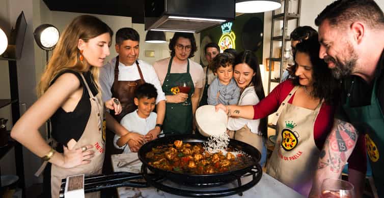 Madrid: Paella & Sangria Classes – Seafood, Chicken or Vegan photo 3