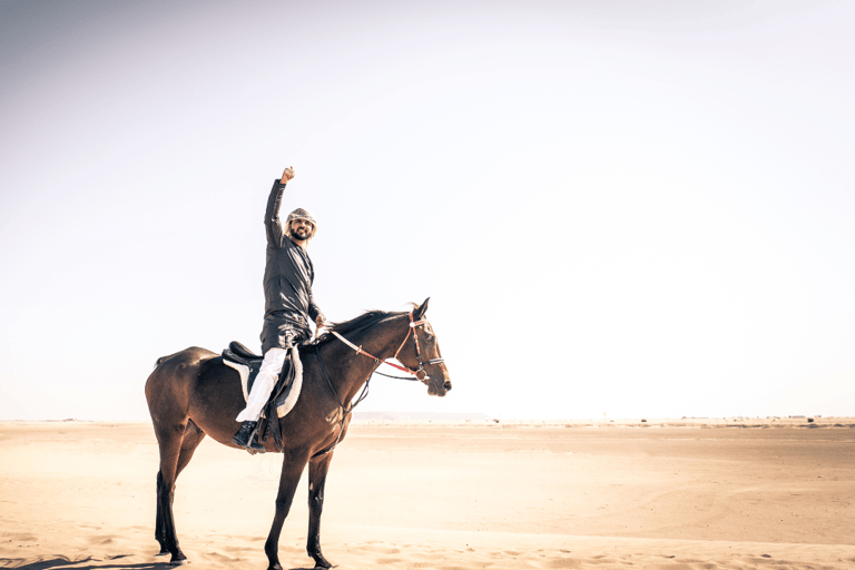 Reite durch die Dünen: Wüstenabenteuer zu Pferd in Doha