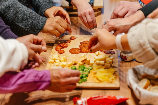 Budapest: Social Cooking Class in Local Home with Wines