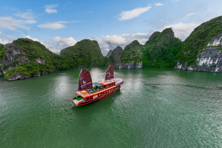 Vanuit Hanoi: Lanha- Halong baai 2 dagen tour op boot.Tour met pick-up in de haven.