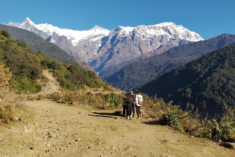 Trek van Pokhara naar Dudhpokhari via Thurju &amp; Thurjudanfe Kharka