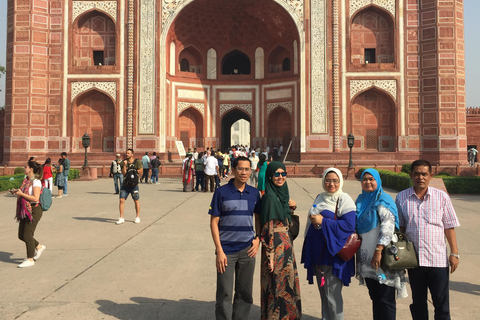 Depuis Delhi : Taj Mahal Sunrise et visite d'Agra en voiture avec guide