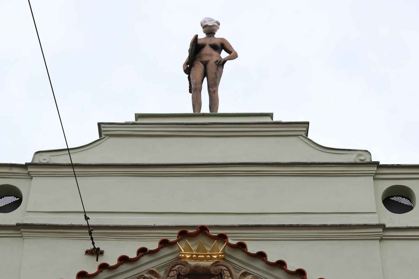 Contemporary art tour in Prague: the works of David Černý