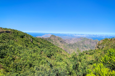 Inseltour mit deutschsprachiger Reiseleitung für Kreuzgäste.
