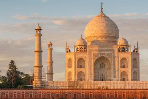 Depuis Delhi : visite du Taj Mahal en voiture le même jourTour avec voiture + guide seulement