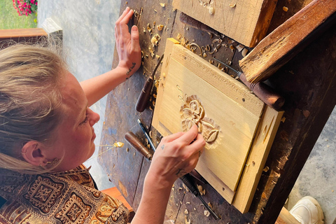 Hoi An: Clase de 3 horas de talla en madera con un artista local