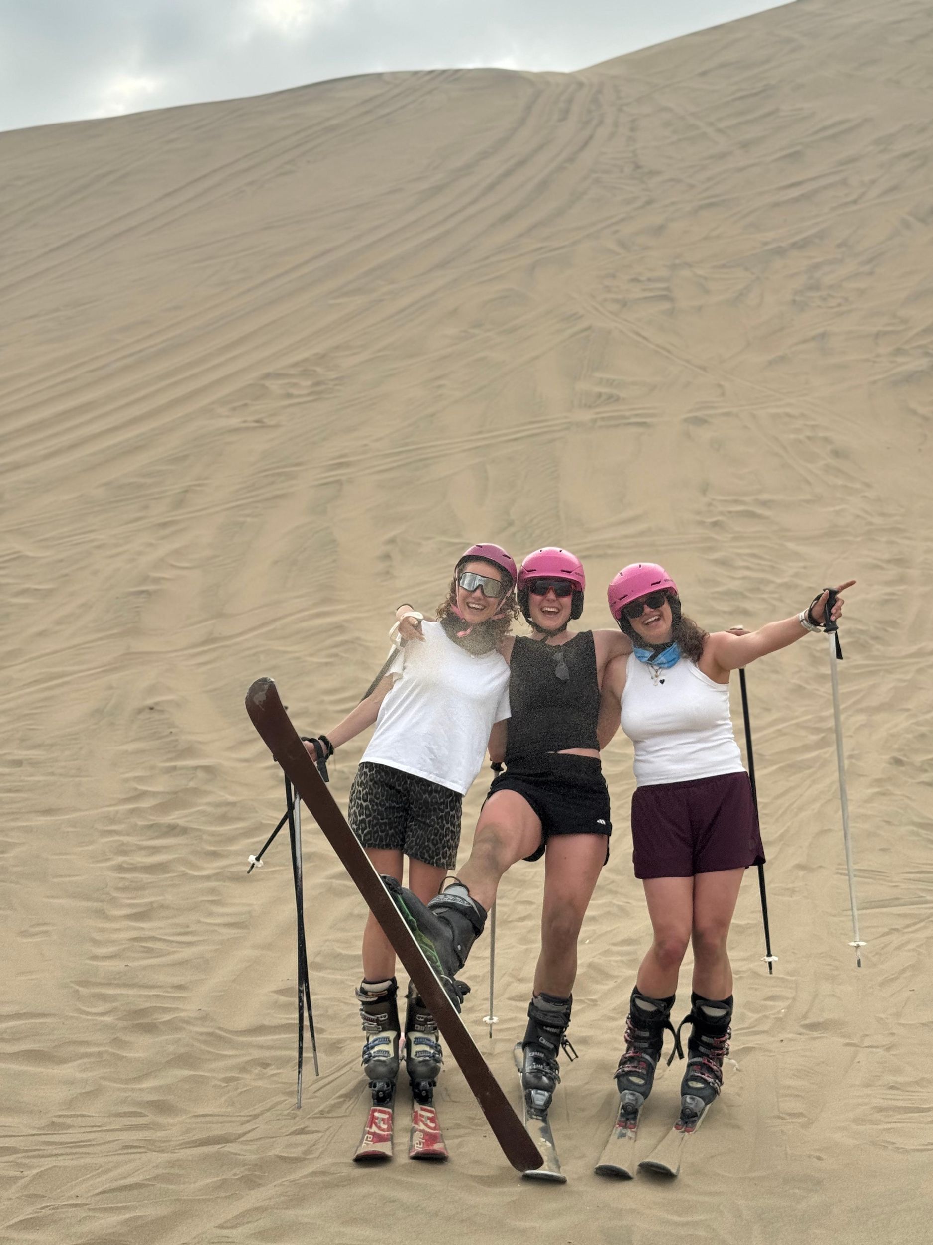 Huacachina: Sandboarding- oder Sandski-Erlebnis bei Sonnenuntergang + T-Shirt