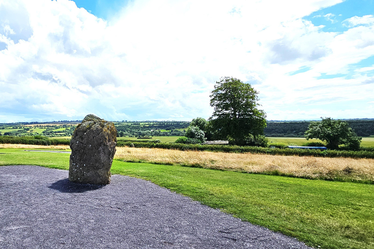 مقبرة نيوجرانج ممر نيوجرانج والمواقع الأيرلندية القديمة.