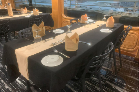 Dubai: Cruzeiro Rose Royale NYE com jantar e fogo de artifícioAssentos no convés principal