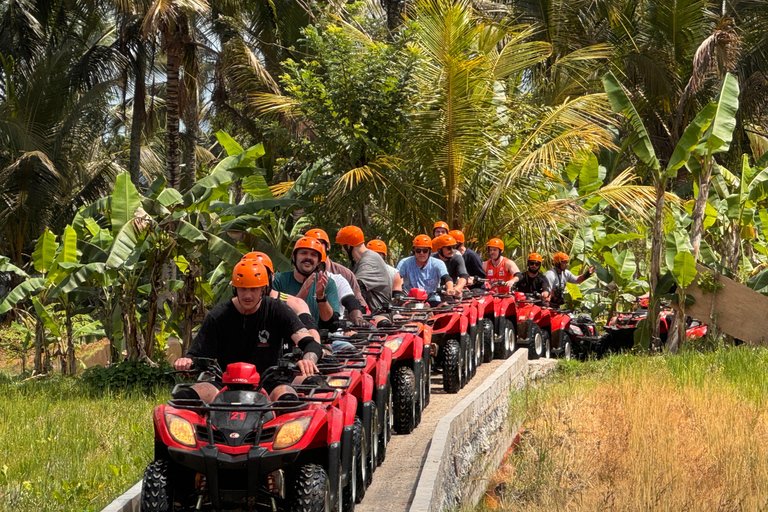 Ubud: Gorilla Face-quad, jungleschommel, waterval en maaltijdTandemrit met Bali Transfers