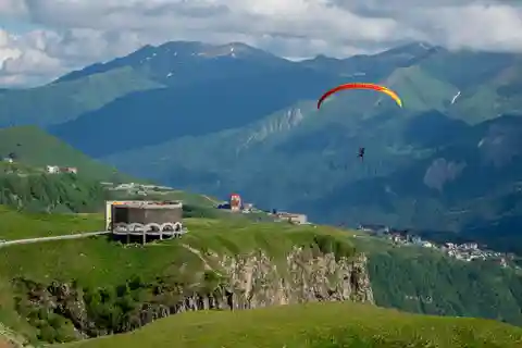 Da Tbilisi: Escursione a Kazbegi, la porta della città