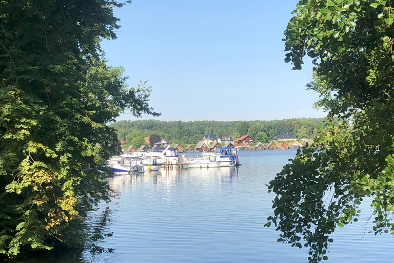 Waren (Müritz): Family & Friends motor yacht with skipper - 4 hours Waren (Müritz): Family & Friends motor yacht with skipper - 4 hours