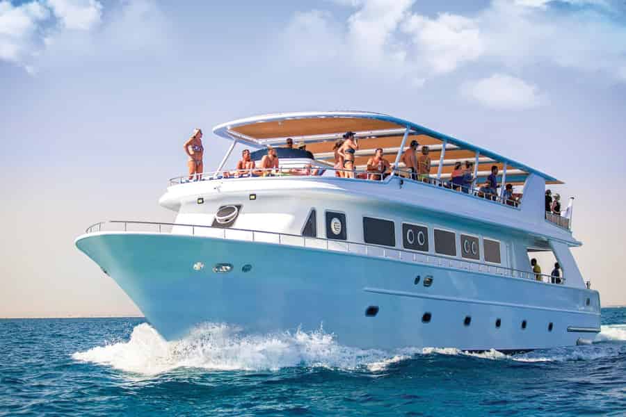 Kairo zum Roten Meer: VIP-Yachtkreuzfahrt, Schnorcheln und Mittagessen. Foto: GetYourGuide Kairo zum Roten Meer: VIP-Yachtkreuzfahrt, Schnorcheln und Mittagessen. Foto: GetYourGuide