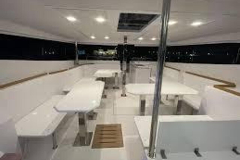 Santa-Giulia: Day at Sea Discovering the Far South by Catamaran Santa Giulia: Day at Sea Discovering the Far South by Catamaran