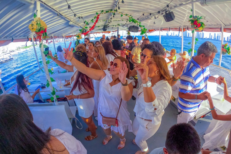 Baie de Carthagène : promenade en bateau au coucher du soleil avec danse et open bar