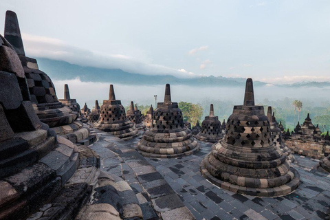 Yogyakarta naar overal: Auto/Van Reis met Chauffeur &amp; Gids2 Dagen Tour zonder Gids