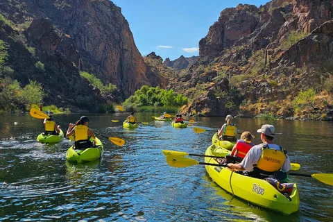 Lago Saguaro: Excursión guiada en kayak