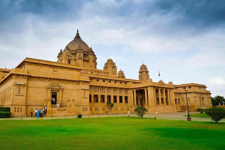 From Jaipur: 4-Day Jodhpur and Udaipur Tour By Car Car+Driver+Guide +Tickket+3 Star Hotel