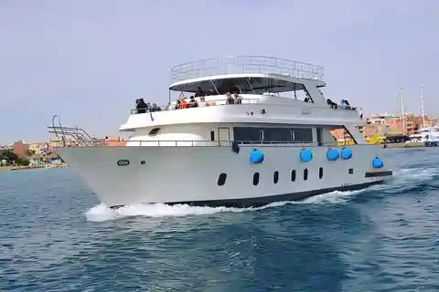 Hurghada: Magician plus, VIP Cruise to Orange Bay & Seafood