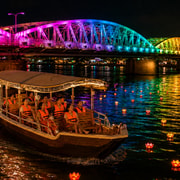 Hue: Evening Perfume River Electric Boat Cruise & Lantern