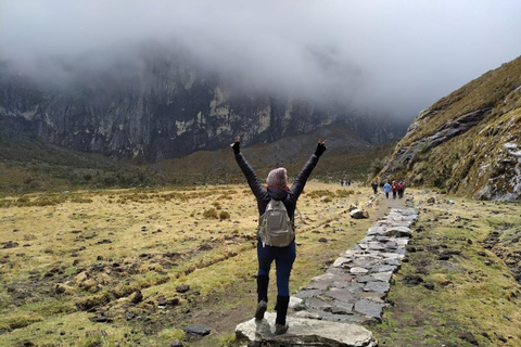 Huaraz: Full Day Lagoon 69 + Llanganuco Lagoon