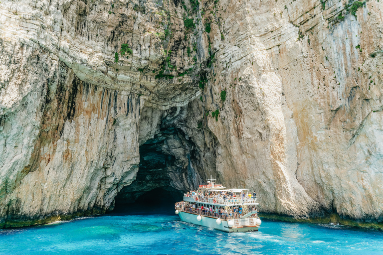 Vanaf Korfoe: boottocht Antipaxos en blauwe Paxos-grottenOphaalservice vanaf Korfoe (eiland) en de haven van Korfoe