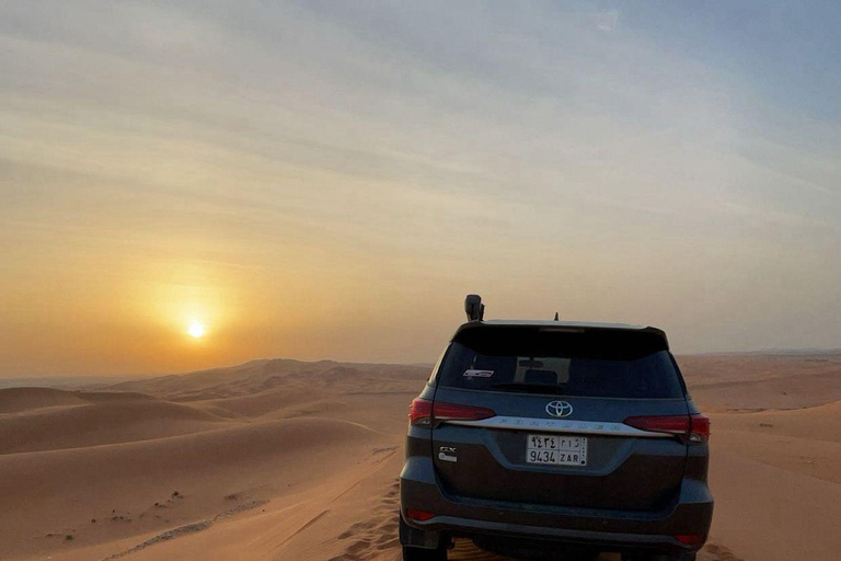 Riyadh: Red Sands Dunes Tour with Camel Ride & Snacks