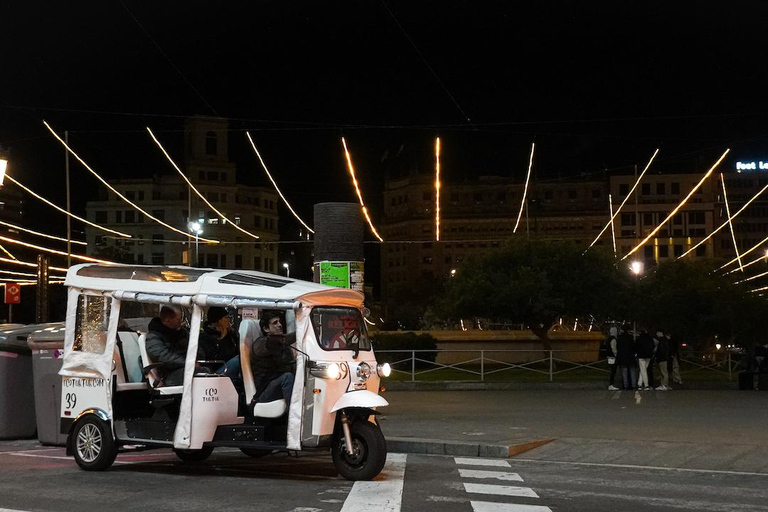 Barcelona: Private Christmas Lights Tour by Eco Tuk Tuk Barcelona: Christmas Lights Tour by Private Eco Tuk Tuk