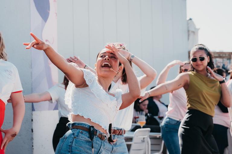 Sevilla: Rooftop Salsa Class with Bottomless Sangria