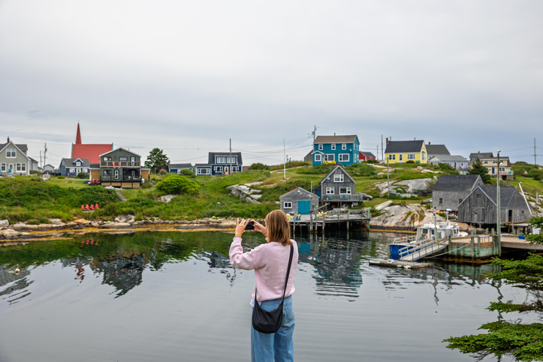 Tour esclusivo in auto per piccoli gruppi a Halifax con Peggy's Cove