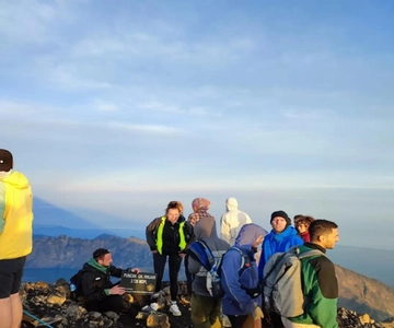 Mount Rinjani: Summit 3726m Full Sunset Point 2D-1N