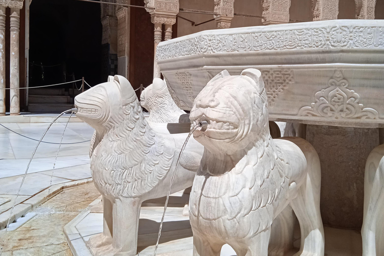 Granada: Alhambra, Alcazaba, and Nasrid Palaces Tour GRANADA. Alhambra with Nasrid palaces, Generalife, Alcazaba