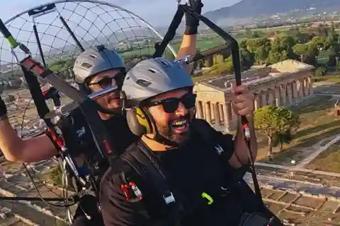 Paestum: paragliding-flyvning med motor over templerne
