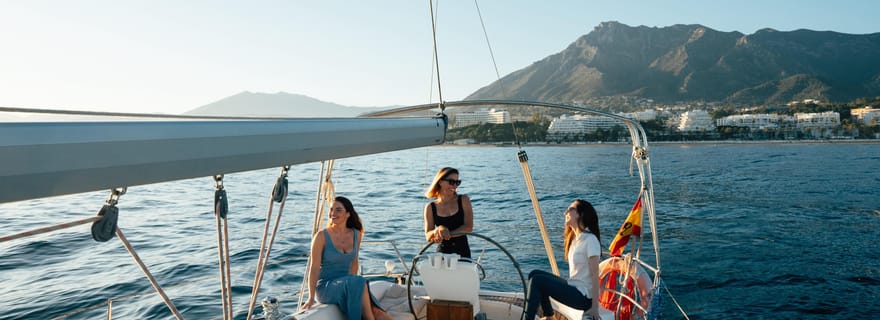 Voile privée à Marbella : boissons et paddleboard