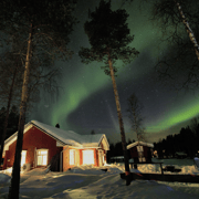 Schneeschuhwanderung mit Nordlichtern auf der Lucky Ranch und am Pyhäjärvi-See