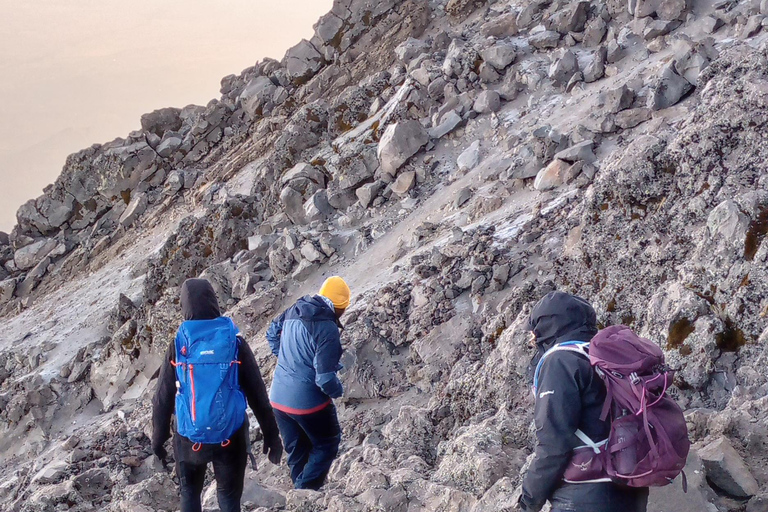 SENDERISMO EN EL MONTE MERU 5 DÍAS