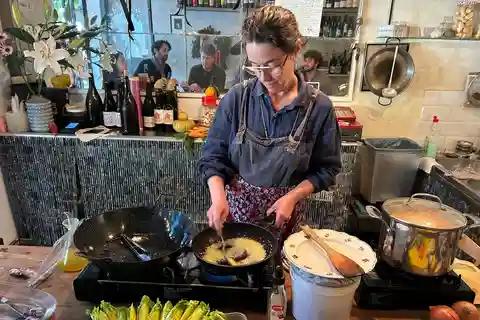 Córdoba: visita al mercado y clase de cocina con vinos naturales