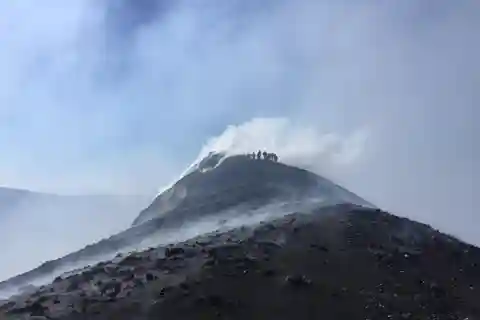 Trekking di un'intera giornata sull'Etna con partenza da Catania
