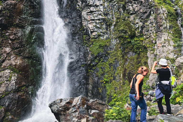 Kazbegi: Gveleti Waterfalls Private Tour with 4x4