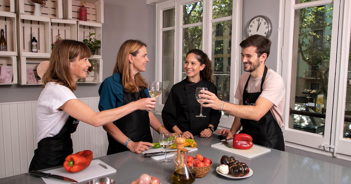 Barcelona Premium Tapas & Paella Kochkurs GetYourGuide